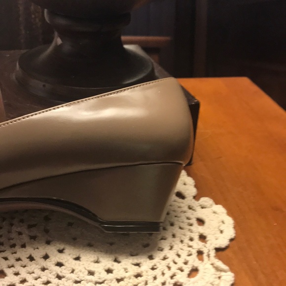 Shoes - Picture 5 of 5